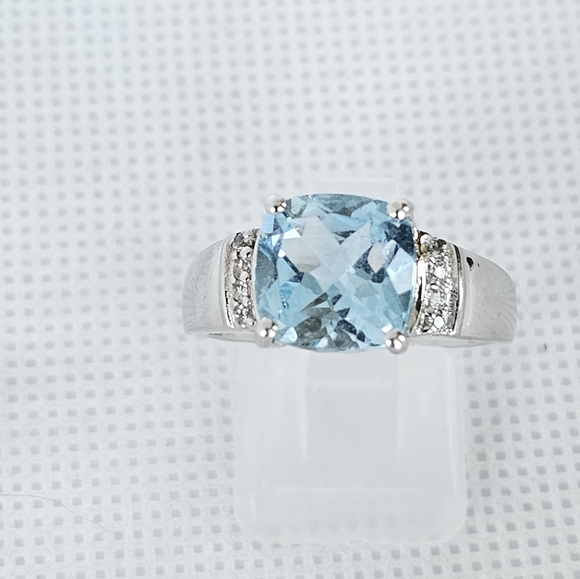 Beautiful Genuine Sky Blue Topaz & Diamond Ring Size 9! - Picture 4 of 7